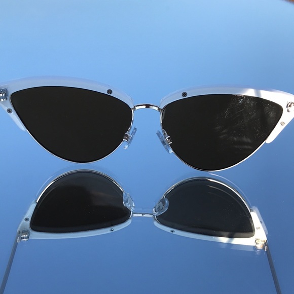 Vintage white frame cat eye sunglasses - Picture 6 of 8